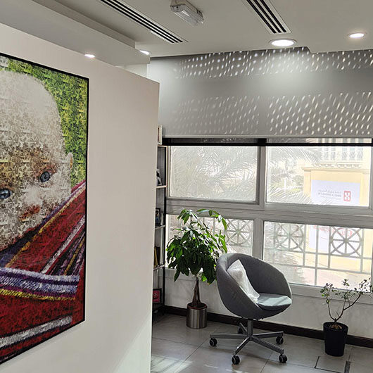 Waiting area at Femiclinic Dubai Healthcare City featuring modern art and cozy seating.